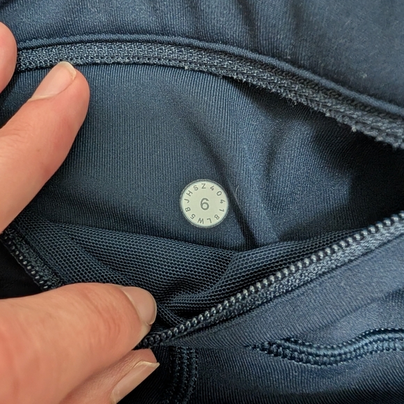 Lululemon Speed Up Tight *Full-On Luxtreme 28" Size 6 True Navy - Picture 6 of 6
